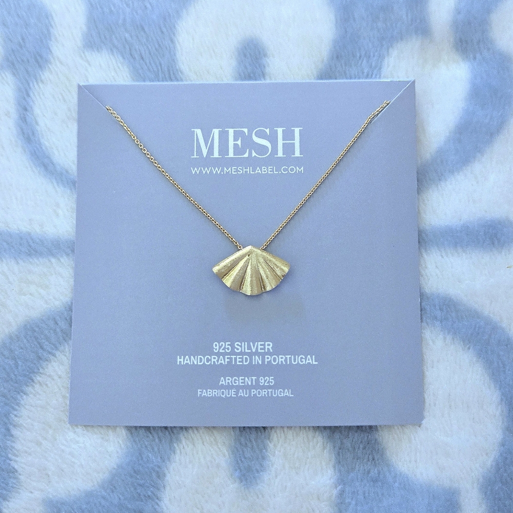 MESH Dainty Pleated Gold💛 Fan🪭 Pendant Necklace